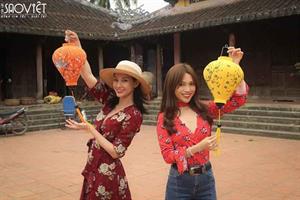 Quỳnh Chi và Sĩ Thanh biểu diễn hát Bài Chòi ở phố cổ Hội An